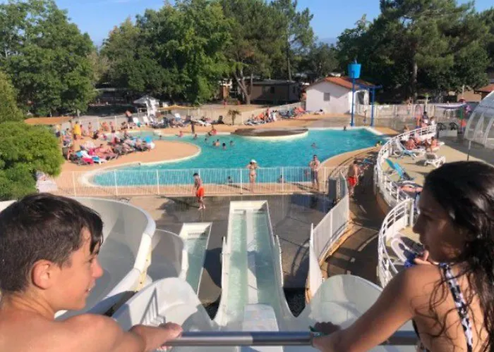 Camping Mobil Pour 7 Pers Avec Terrasse à - Api-1-52-418 *