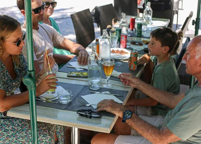 Mobil Pour 7 Pers Avec Terrasse à - Api-1-52-418 *